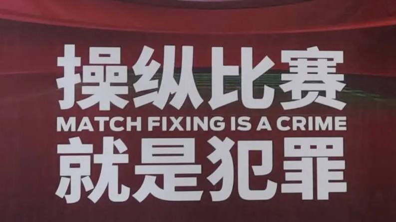 埃切维里司职进攻型中场，他代表阿根廷参加了今年的U17世界杯，并在对阵巴西U17的比赛中戴帽。